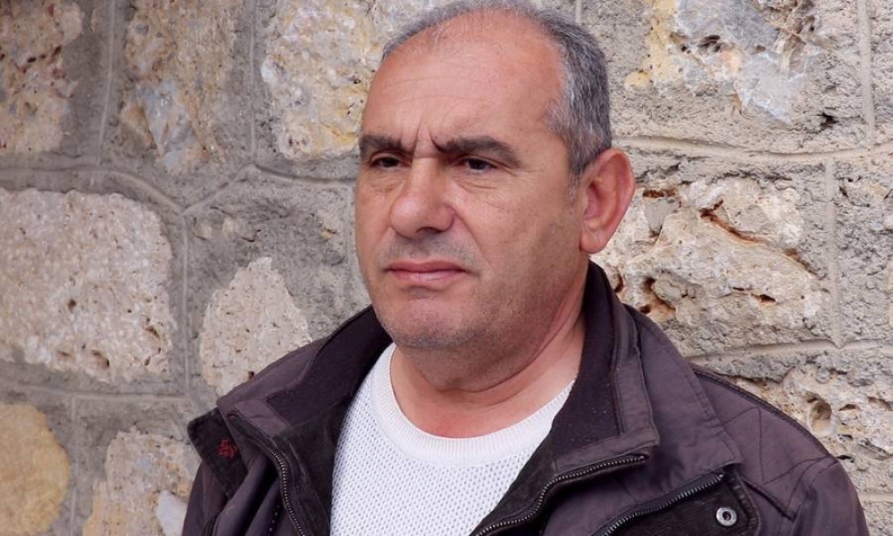 &Tau;έ&sigma;&sigma;&epsilon;&rho;&alpha; &epsilon;&rho;&omega;&tau;ή&mu;&alpha;&tau;&alpha; &Nu;&tau;&alpha;&lambda;&iota;ά&nu;&eta; &gamma;&iota;&alpha; &tau;&eta;&nu; &pi;&omicron;&lambda;&iota;&tau;&iota;&kappa;ή &pi;&rho;&omicron;&sigma;&tau;&alpha;&sigma;ί&alpha; &tau;&omicron;&upsilon; &Delta;. &Epsilon;&upsilon;&rho;ώ&tau;&alpha;