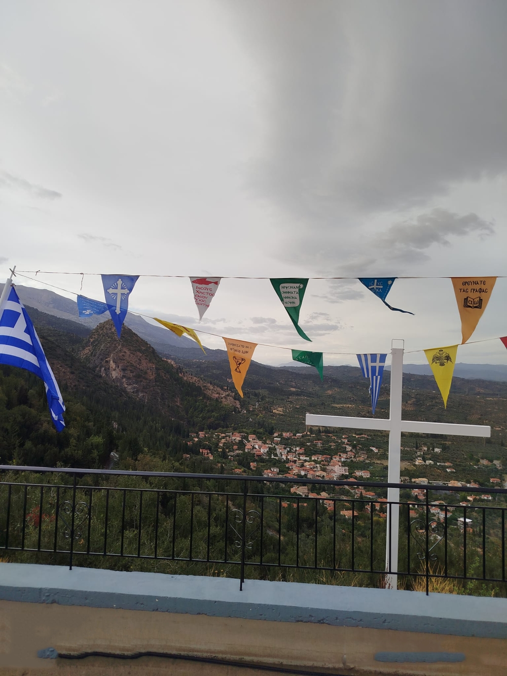 &Eta; &pi;&alpha;&rho;ά&delta;&omicron;&sigma;&eta; &tau;&eta;&sigmaf; &Theta;&epsilon;ί&alpha;&sigmaf; &Lambda;&epsilon;&iota;&tau;&omicron;&upsilon;&rho;&gamma;ί&alpha;&sigmaf; &sigma;&tau;&omicron;&nu; &Pi;&rho;&omicron;&phi;ή&tau;&eta; &Eta;&lambda;ί&alpha; &Mu;&upsilon;&sigma;&tau;&rho;ά