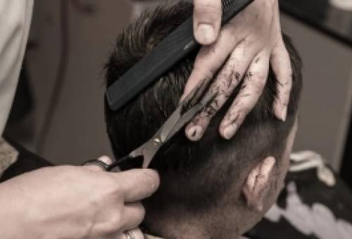 Αντί για κούρεμα παρά λίγο να υποστεί ασέλγεια στη Σκάλα…;