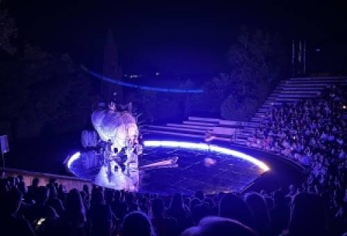 «Μαγνήτισαν» τους θεατές τα «Βατράχια» του Αριστοφάνη