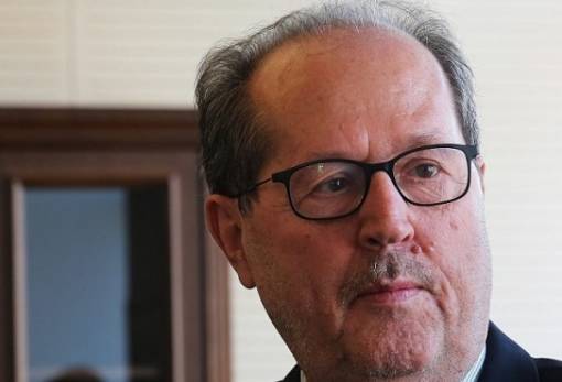 «Ο περιφερειάρχης δεν παρεμβαίνει, πολλώ δε μάλλον δεν εκφράζει υποστήριξη»