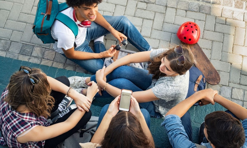 Youth Pass: &Pi;ά&nu;&omega; &alpha;&pi;ό 60 &chi;&iota;&lambda;&iota;ά&delta;&epsilon;&sigmaf; &nu;έ&omicron;&iota; έ&chi;&omicron;&upsilon;&nu; &kappa;ά&nu;&epsilon;&iota; &alpha;ί&tau;&eta;&sigma;&eta; &gamma;&iota;&alpha; &tau;&eta;&nu; &psi;&eta;&phi;&iota;&alpha;&kappa;ή &chi;&rho;&epsilon;&omega;&sigma;&tau;&iota;&kappa;ή &kappa;ά&rho;&tau;&alpha;