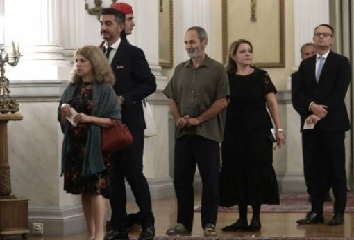 Η «εκκεντρική» εμφάνιση του Λάκωνα Πωλ Ευμορφίδη