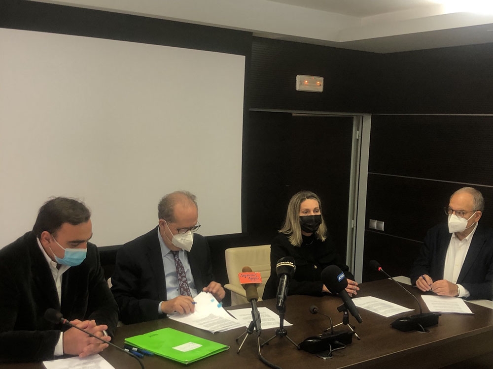 &Nu;έ&omicron; &sigma;&chi;&omicron;&lambda;&iota;&kappa;ό &sigma;&upsilon;&gamma;&kappa;&rho;ό&tau;&eta;&mu;&alpha; &sigma;&tau;&eta;&nu; &Epsilon;&lambda;&alpha;&phi;ό&nu;&eta;&sigma;&omicron; &kappa;&alpha;&iota; &alpha;&nu;&tau;&iota;&pi;&lambda;&eta;&mu;&mu;&upsilon;&rho;&iota;&kappa;ά έ&rho;&gamma;&alpha; &sigma;&tau;&eta; &Mu;ά&nu;&eta; &mu;&epsilon; &upsilon;&pi;&omicron;&gamma;&rho;&alpha;&phi;ή &Pi;. &Nu;ί&kappa;&alpha;