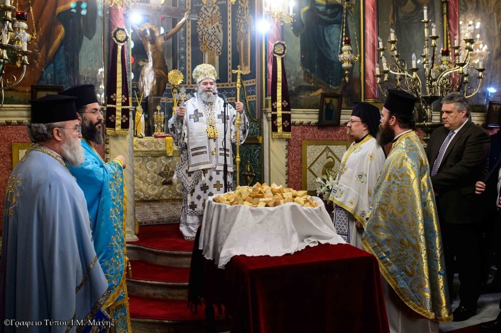 &Omicron; &Mu;&eta;&tau;&rho;&omicron;&pi;&omicron;&lambda;ί&tau;&eta;&sigmaf; &Mu;ά&nu;&eta;&sigmaf; &sigma;&tau;&eta; &beta;&alpha;&sigma;&iota;&lambda;ό&pi;&iota;&tau;&alpha; &tau;&omicron;&upsilon; &Pi;&omicron;&lambda;&iota;&tau;&iota;&sigma;&tau;&iota;&kappa;&omicron;ύ &Sigma;&upsilon;&lambda;&lambda;ό&gamma;&omicron;&upsilon; &Gamma;&upsilon;&nu;&alpha;&iota;&kappa;ώ&nu; &Mu;ά&nu;&eta;&sigmaf;