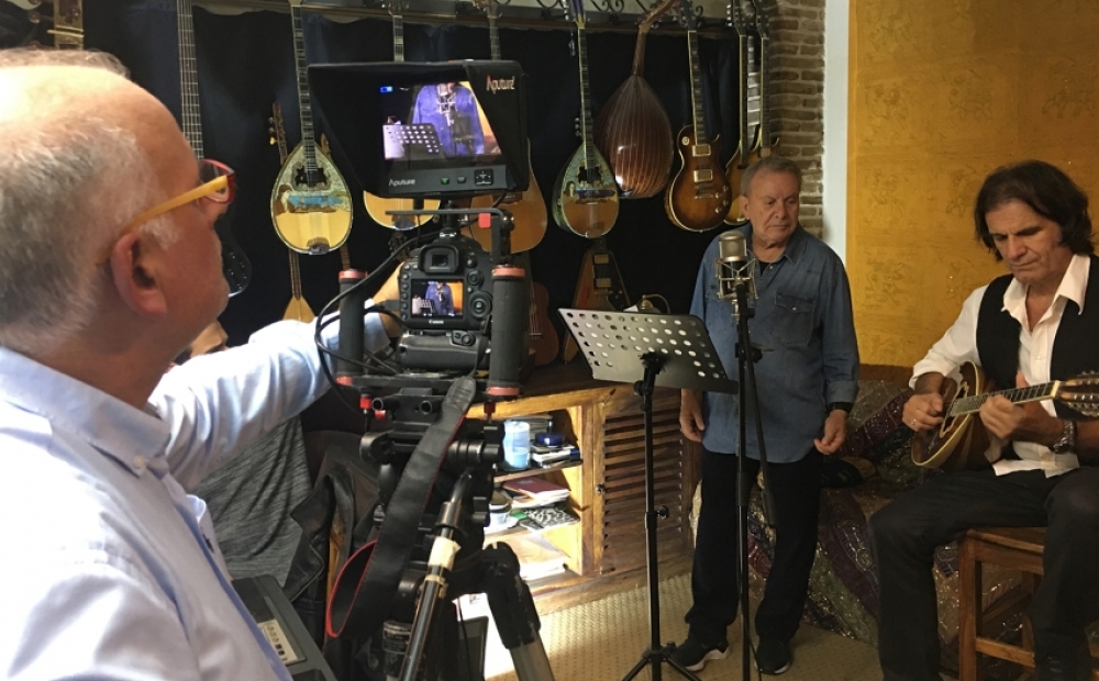 &Omicron; &Tau;. &Kappa;&omicron;ύ&rho;&omicron;&sigmaf; &delta;&eta;&mu;&iota;&omicron;&upsilon;&rho;&gamma;ό&sigmaf; &tau;&omicron;&upsilon; video clip &gamma;&iota;&alpha; &tau;&omicron; &nu;έ&omicron; &tau;&rho;&alpha;&gamma;&omicron;ύ&delta;&iota; &tau;&omicron;&upsilon; &Mu;. &Mu;&eta;&tau;&sigma;&iota;ά