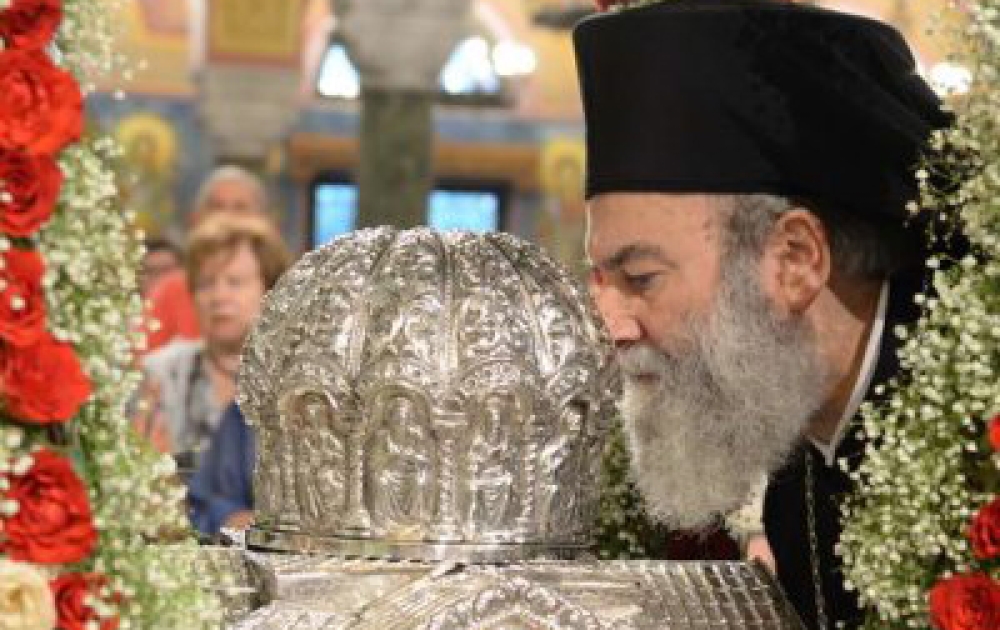 &Sigma;&tau;&eta;&nu; &epsilon;&pi;έ&tau;&epsilon;&iota;&omicron; &epsilon;&pi;&alpha;&nu;&alpha;&kappa;&omicron;&mu;&iota;&delta;ή&sigmaf; &tau;&eta;&sigmaf; &kappa;ά&rho;&alpha;&sigmaf; &tau;&omicron;&upsilon; &Alpha;&pi;&omicron;&sigma;&tau;ό&lambda;&omicron;&upsilon; &Alpha;&nu;&delta;&rho;έ&alpha; &omicron; &Mu;&eta;&tau;&rho;&omicron;&pi;&omicron;&lambda;ί&tau;&eta;&sigmaf; &Mu;ά&nu;&eta;&sigmaf;