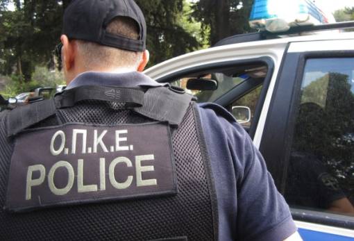 Ναρκωτικά και μαχαίρια έστειλαν στο Τμήμα δύο άτομα στη Μάνη