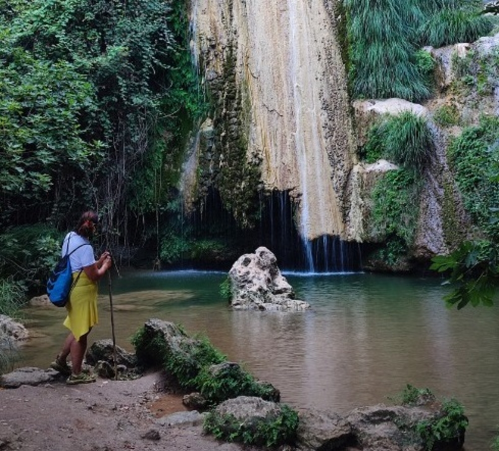 &Sigma;&tau;&eta; &Mu;&epsilon;&sigma;&sigma;&eta;&nu;ί&alpha; &gamma;&iota;&alpha; &pi;&epsilon;&zeta;&omicron;&pi;&omicron;&rho;ί&alpha; &kappa;&alpha;&iota; &mu;&pi;ά&nu;&iota;&omicron; &omicron; &Epsilon;&Omicron;&Sigma; &Mu;&omicron;&lambda;ά&omega;&nu;-&Nu;&Alpha; &Lambda;&alpha;&kappa;&omega;&nu;ί&alpha;&sigmaf;