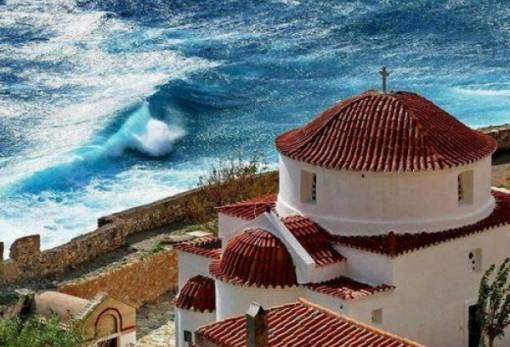 Η Αντιγόνη κι η Παναγία η Χρυσαφίτισσα (Μονεμβασιά)