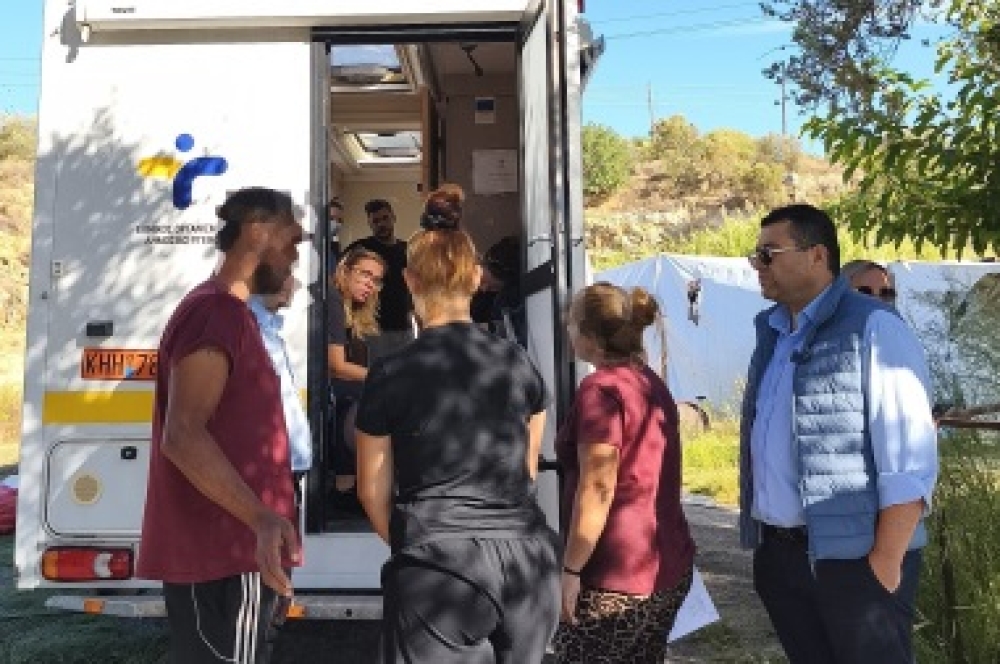 &Epsilon;&mu;&beta;&omicron;&lambda;&iota;ά&sigma;&tau;&eta;&kappa;&alpha;&nu; &kappa;&alpha;&tau;ά &tau;&eta;&sigmaf; &iota;&lambda;&alpha;&rho;ά&sigmaf; &pi;&alpha;&iota;&delta;&iota;ά &Rho;&omicron;&mu;ά &sigma;&tau;&omicron;&nu; &Delta;. &Epsilon;&upsilon;&rho;ώ&tau;&alpha;