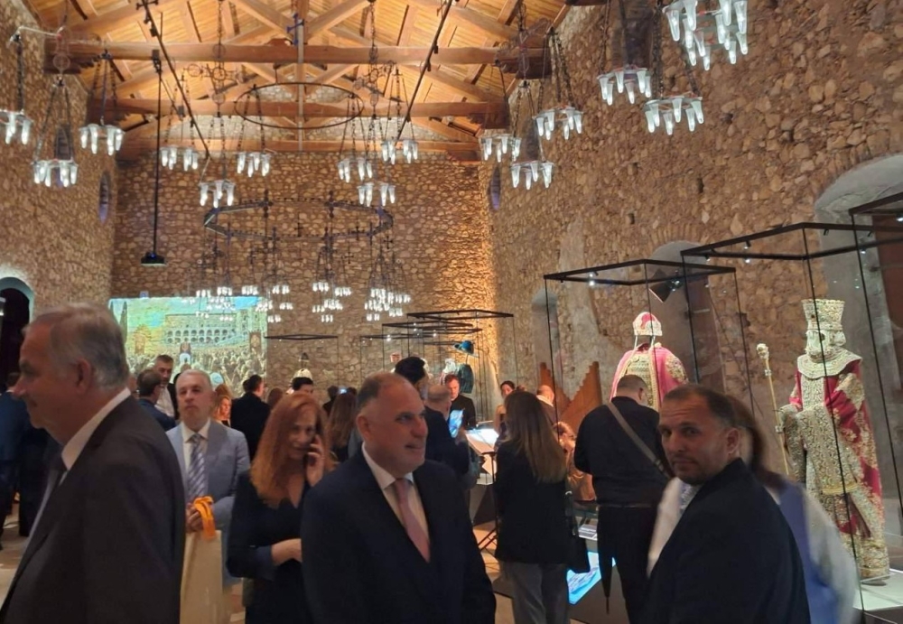 &laquo;&Alpha;&upsilon;&lambda;&iota;&kappa;έ&sigmaf;&raquo; &alpha;&gamma;ά&pi;&epsilon;&sigmaf; &kappa;&alpha;&iota; &sigma;&upsilon;&mu;&pi;ά&theta;&epsilon;&iota;&epsilon;&sigmaf; &sigma;&tau;&alpha; &Pi;&alpha;&lambda;ά&tau;&iota;&alpha;