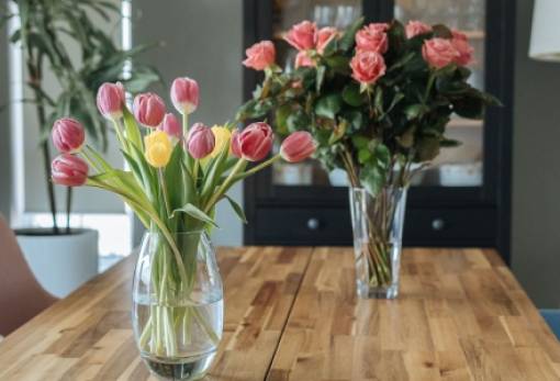 Το υλικό που θα διατηρήσει για καιρό τα λουλούδια στο βάζο