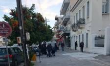 &Tau;&omicron; &delta;&iota;&kappa;ό &sigma;&alpha;&sigmaf; &sigma;&chi;ό&lambda;&iota;&omicron;: &Sigma;&upsilon;&nu;&epsilon;&chi;ί&zeta;&epsilon;&tau;&alpha;&iota; &eta; &alpha;&nu;&alpha;&mu;&omicron;&nu;ή &kappa;&alpha;&iota; &eta; &tau;&alpha;&lambda;&alpha;&iota;&pi;&omega;&rho;ί&alpha;