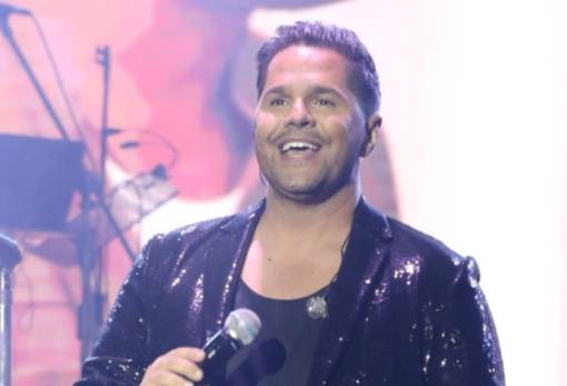 Ανάβει το Χριστουγεννιάτικο δένδρο της Σπάρτης ο Γιώργος Τσαλίκης!