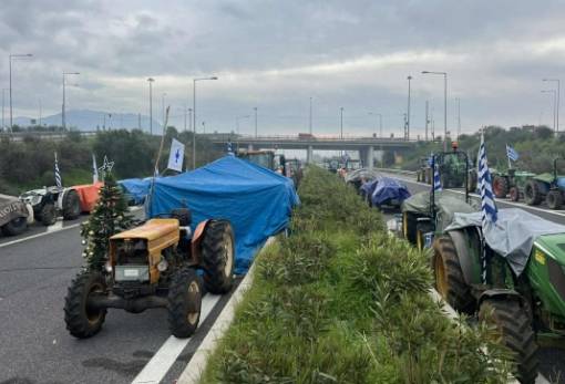 Αγροτικά μπλόκα: Διακοπές και εκτροπές κυκλοφορίας  στην ΕΟ Τρίπολης-Καλαμάτας