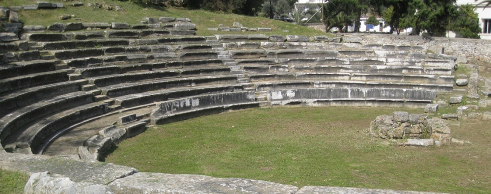 &Omicron; &laquo;&Pi;&lambda;&omicron;ύ&tau;&omicron;&sigmaf;&raquo; &tau;&omicron;&upsilon; &Alpha;&rho;&iota;&sigma;&tau;&omicron;&phi;ά&nu;&eta; &sigma;&tau;&omicron; &Alpha;&rho;&chi;&alpha;ί&omicron; &Theta;έ&alpha;&tau;&rho;&omicron; &Gamma;&upsilon;&theta;&epsilon;ί&omicron;&upsilon;