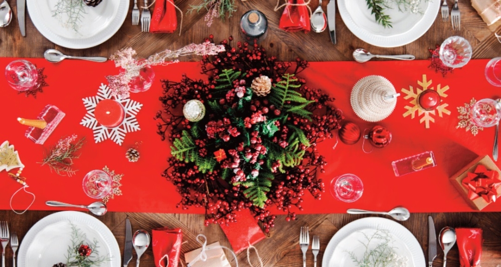 &Alpha;&pi;ό&lambda;&alpha;&upsilon;&sigma;&eta; &laquo;&pi;&omicron;&lambda;&upsilon;&tau;&epsilon;&lambda;&epsilon;ί&alpha;&sigmaf;&raquo; &tau;&omicron; &gamma;&iota;&omicron;&rho;&tau;&iota;&nu;ό &tau;&rho;&alpha;&pi;έ&zeta;&iota;: &Eta; &epsilon;&iota;&kappa;ό&nu;&alpha; &tau;&eta;&sigmaf; &alpha;&gamma;&omicron;&rho;ά&sigmaf; &sigma;&tau;&eta; &Sigma;&pi;ά&rho;&tau;&eta;