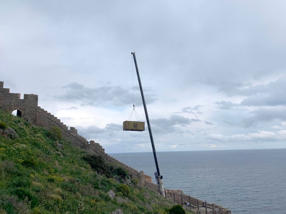 &Theta;&omega;&rho;&alpha;&kappa;ί&zeta;&epsilon;&tau;&alpha;&iota; έ&nu;&alpha;&nu;&tau;&iota; &tau;&omega;&nu; &beta;&rho;ά&chi;&omega;&nu; &eta; &kappa;&alpha;&sigma;&tau;&rho;&omicron;&pi;&omicron;&lambda;&iota;&tau;&epsilon;ί&alpha; &Mu;&omicron;&nu;&epsilon;&mu;&beta;&alpha;&sigma;ί&alpha;&sigmaf; (&Phi;&Omega;&Tau;&Omicron;)