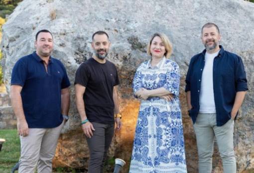 Οι «Γραμμές» τραγουδούν στο Παρόρι