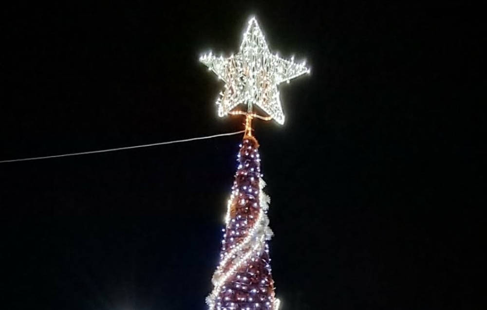 &Mu;&epsilon; &gamma;&iota;&omicron;&rho;&tau;&iota;&nu;ή &delta;&iota;ά&theta;&epsilon;&sigma;&eta; &eta; &Mu;&alpha;&gamma;&omicron;ύ&lambda;&alpha; &upsilon;&pi;&omicron;&delta;έ&chi;&theta;&eta;&kappa;&epsilon; &tau;&alpha; &Chi;&rho;&iota;&sigma;&tau;&omicron;ύ&gamma;&epsilon;&nu;&nu;&alpha;