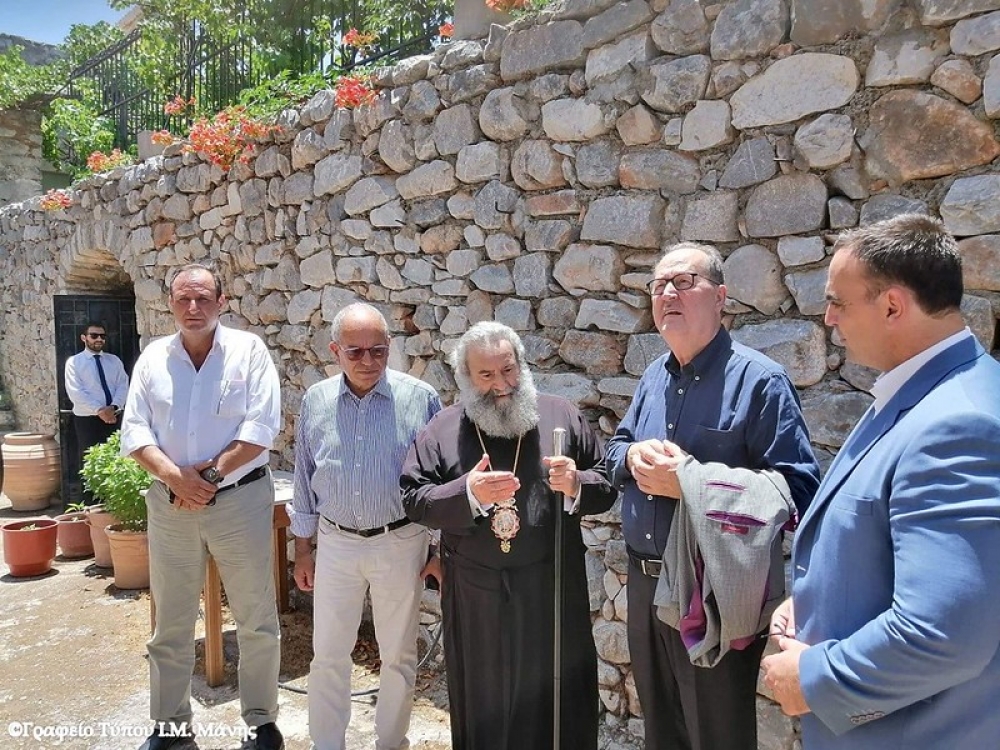 &Alpha;&upsilon;&tau;&omicron;&psi;ί&alpha; &Chi;&rho;&upsilon;&sigma;&omicron;&sigma;&tau;ό&mu;&omicron;&upsilon; &Gamma;΄-&Nu;ί&kappa;&alpha; &sigma;&tau;&eta; &Mu;&omicron;&nu;ή &Phi;&alpha;&nu;&epsilon;&rho;&omega;&mu;έ&nu;&eta;&sigmaf; &Delta;&rho;&upsilon;ά&lambda;&omicron;&upsilon;