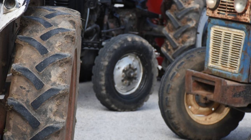 &Sigma;&tau;&omicron;&upsilon;&sigmaf; &delta;&rho;ό&mu;&omicron;&upsilon;&sigmaf; &kappa;&alpha;&tau;&epsilon;&beta;&alpha;ί&nu;&omicron;&upsilon;&nu; &alpha;&gamma;&rho;ό&tau;&epsilon;&sigmaf; &kappa;&alpha;&iota; &tau;&rho;&alpha;&kappa;&tau;έ&rho; &sigma;&tau;&eta; &Lambda;&alpha;&kappa;&omega;&nu;ί&alpha;