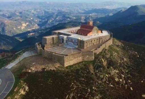 Πανηγυρίζει το μεγάλο προσκύνημα της Μάνης