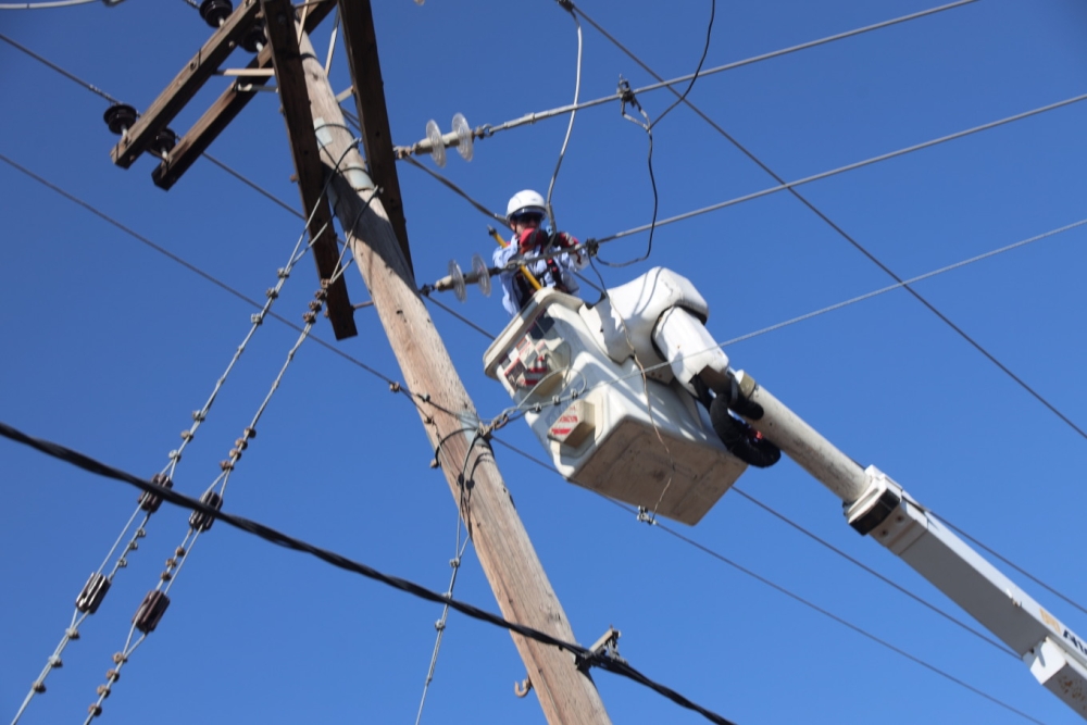 &Kappa;&alpha;&tau;&epsilon;&beta;&alpha;ί&nu;&epsilon;&iota; &omicron; &delta;&iota;&alpha;&kappa;ό&pi;&tau;&eta;&sigmaf; &eta;&lambda;&epsilon;&kappa;&tau;&rho;&iota;&kappa;&omicron;ύ &sigma;&epsilon; 3 &pi;&epsilon;&rho;&iota;&omicron;&chi;έ&sigmaf; &tau;&eta;&sigmaf; &Alpha;&nu;&alpha;&tau;. &Mu;ά&nu;&eta;&sigmaf;