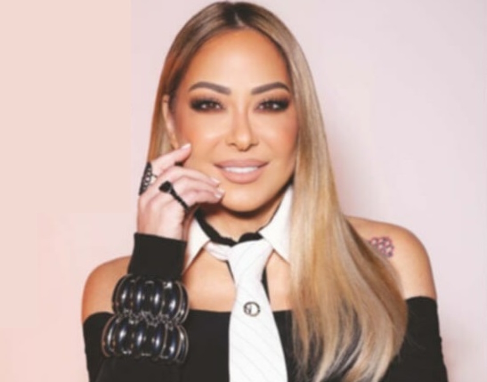 &Eta; &Mu;&epsilon;&lambda;ί&nu;&alpha; &Alpha;&sigma;&lambda;&alpha;&nu;ί&delta;&omicron;&upsilon; &tau;&rho;&alpha;&gamma;&omicron;&upsilon;&delta;ά &sigma;&tau;&eta;&nu; &Alpha;&pi;&iota;&delta;&iota;ά