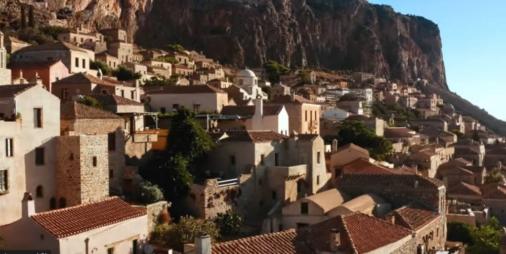 &Eta; &Pi;&epsilon;&lambda;&omicron;&pi;ό&nu;&nu;&eta;&sigma;&omicron;&sigmaf; &pi;έ&rho;&alpha; &alpha;&pi;ό &tau;&omicron;&nu; &chi;&rho;ό&nu;&omicron;