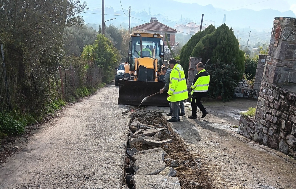 Ά&mu;&epsilon;&sigma;&eta; &alpha;&pi;&omicron;&kappa;&alpha;&tau;ά&sigma;&tau;&alpha;&sigma;&eta; &delta;&eta;&mu;&omicron;&tau;&iota;&kappa;ή&sigmaf; &omicron;&delta;&omicron;ύ &sigma;&tau;&omicron; &Alpha;&phi;&upsilon;&sigma;&sigma;&omicron;ύ