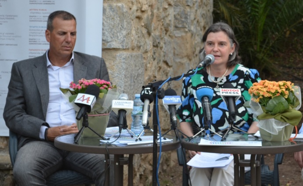 &Pi;&lambda;&omicron;&upsilon;&rho;&alpha;&lambda;&iota;&sigma;&mu;ό&sigmaf; &kappa;&alpha;&iota; &pi;&omicron;&iota;ό&tau;&eta;&tau;&alpha; &sigma;&tau;&eta; &sigma;&kappa;&eta;&nu;ή &tau;&omicron;&upsilon; &Sigma;&alpha;ϊ&nu;&omicron;&pi;&omicron;&upsilon;&lambda;&epsilon;ί&omicron;&upsilon;