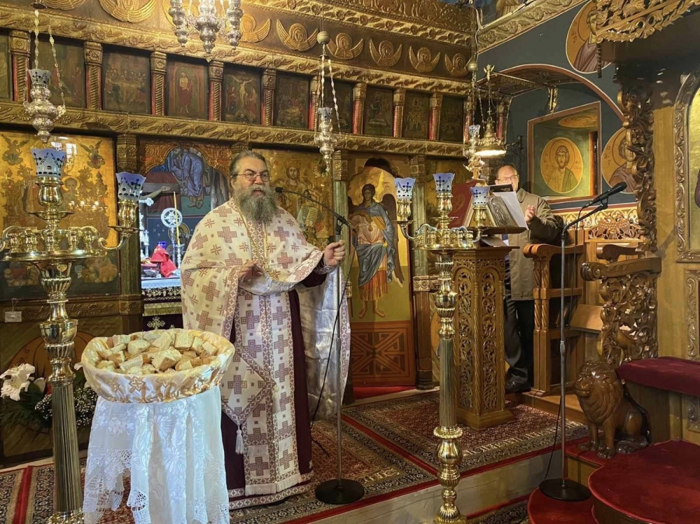 &Eta; &Alpha;&rho;&epsilon;ό&pi;&omicron;&lambda;&eta; &tau;ί&mu;&eta;&sigma;&epsilon; &tau;&omicron;&upsilon;&sigmaf; &Tau;&rho;&epsilon;&iota;&sigmaf; &Iota;&epsilon;&rho;ά&rho;&chi;&epsilon;&sigmaf;