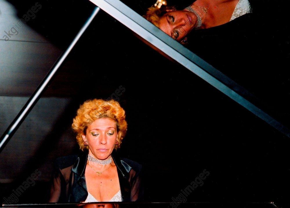 &Eta; &Epsilon;&lambda;. &Mu;&omicron;&upsilon;&zeta;ά&lambda;&alpha; &epsilon;&rho;&mu;&eta;&nu;&epsilon;ύ&epsilon;&iota; &tau;&iota;&sigmaf; &laquo;&Epsilon;&lambda;&epsilon;&gamma;&epsilon;ί&epsilon;&sigmaf; &tau;&omicron;&upsilon; &Rho;&epsilon;&mu;&pi;έ&tau;&iota;&kappa;&omicron;&upsilon;&raquo; &sigma;&tau;&omicron; &Epsilon;&theta;&nu;&iota;&kappa;ό &Omega;&delta;&epsilon;ί&omicron; &Sigma;&pi;ά&rho;&tau;&eta;&sigmaf;