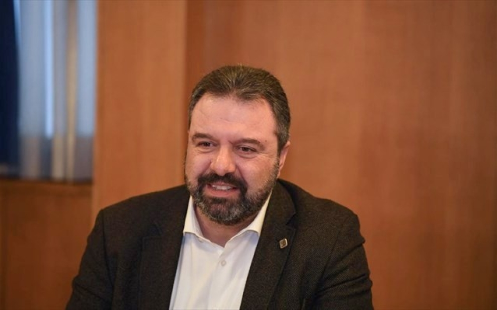 Έ&nu;&tau;&iota;&mu;&omicron;&sigmaf;, &gamma;&nu;ώ&sigma;&tau;&eta;&sigmaf; &kappa;&alpha;&iota; &mu;&alpha;&chi;&eta;&tau;&iota;&kappa;ό&sigmaf; &alpha;&nu;έ&beta;&alpha;&sigma;&epsilon; &tau;&omicron;&nu; &pi;ή&chi;&eta; &sigma;&tau;&alpha; &kappa;&omicron;&iota;&nu;ά &tau;&eta;&sigmaf; &Lambda;&alpha;&kappa;&omega;&nu;ί&alpha;&sigmaf;