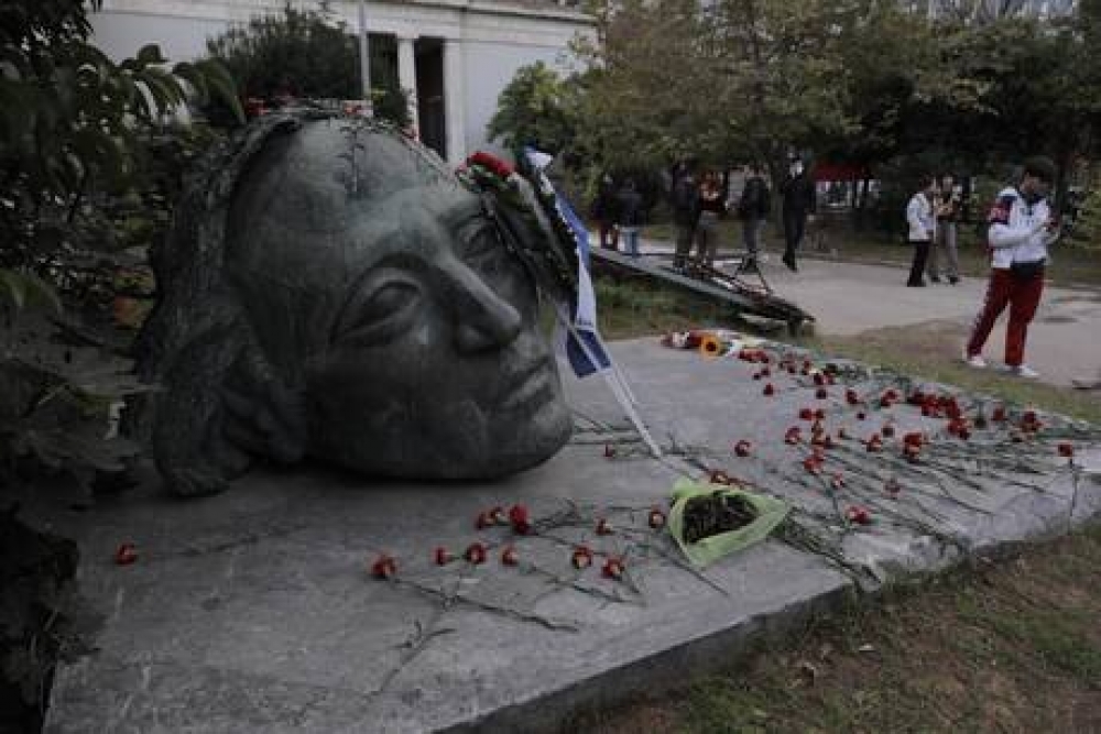 &Omicron;&iota; &nu;&epsilon;&kappa;&rho;&omicron;ί