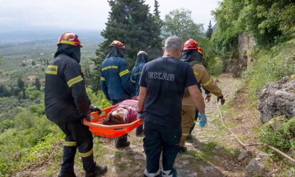&laquo;&Pi;&epsilon;&rho;ί&beta;&lambda;&epsilon;&pi;&tau;&omicron;&sigmaf;&raquo; &gamma;&iota;&alpha; &epsilon;&kappa;&kappa;έ&nu;&omega;&sigma;&eta; &tau;&omicron;&upsilon; &beta;&upsilon;&zeta;&alpha;&nu;&tau;&iota;&nu;&omicron;ύ &Mu;&upsilon;&sigma;&tau;&rho;ά &sigma;&epsilon; &pi;&epsilon;&rho;ί&pi;&tau;&omega;&sigma;&eta; &phi;&omega;&tau;&iota;ά&sigmaf;