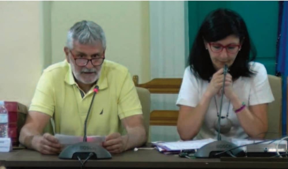 Ό&tau;&alpha;&nu; &eta; &kappa;&rho;&iota;&tau;&iota;&kappa;ή &pi;&iota;ά&nu;&epsilon;&iota; &tau;ό&pi;&omicron;...