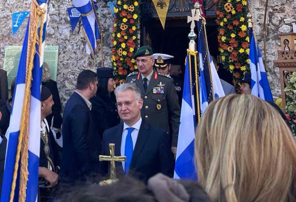 &Pi;&tau;&omega;&chi;ό&sigmaf;: &laquo;&Eta; &Mu;ά&nu;&eta; &alpha;&pi;&omicron;&tau;&epsilon;&lambda;&epsilon;ί &phi;ά&rho;&omicron;  &iota;&sigma;&tau;&omicron;&rho;&iota;&kappa;ή&sigmaf; &mu;&nu;ή&mu;&eta;&sigmaf; &kappa;&alpha;&iota; &epsilon;&theta;&nu;&iota;&kappa;ή&sigmaf; &upsilon;&pi;&epsilon;&rho;&eta;&phi;ά&nu;&epsilon;&iota;&alpha;&sigmaf;&raquo;