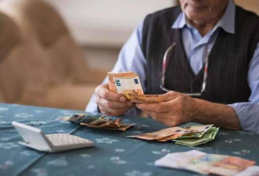 Έρευνα: 6 στους 10 Έλληνες εξακολουθούν να μην αποταμιεύουν για τη σύνταξή τους