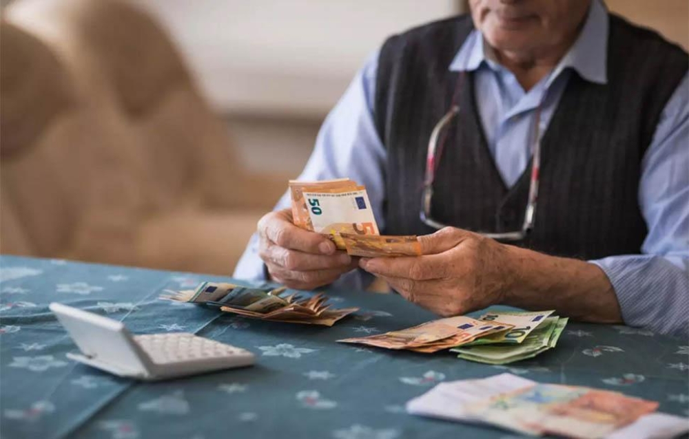 Έ&rho;&epsilon;&upsilon;&nu;&alpha;: 6 &sigma;&tau;&omicron;&upsilon;&sigmaf; 10 Έ&lambda;&lambda;&eta;&nu;&epsilon;&sigmaf; &epsilon;&xi;&alpha;&kappa;&omicron;&lambda;&omicron;&upsilon;&theta;&omicron;ύ&nu; &nu;&alpha; &mu;&eta;&nu; &alpha;&pi;&omicron;&tau;&alpha;&mu;&iota;&epsilon;ύ&omicron;&upsilon;&nu; &gamma;&iota;&alpha; &tau;&eta; &sigma;ύ&nu;&tau;&alpha;&xi;ή &tau;&omicron;&upsilon;&sigmaf;