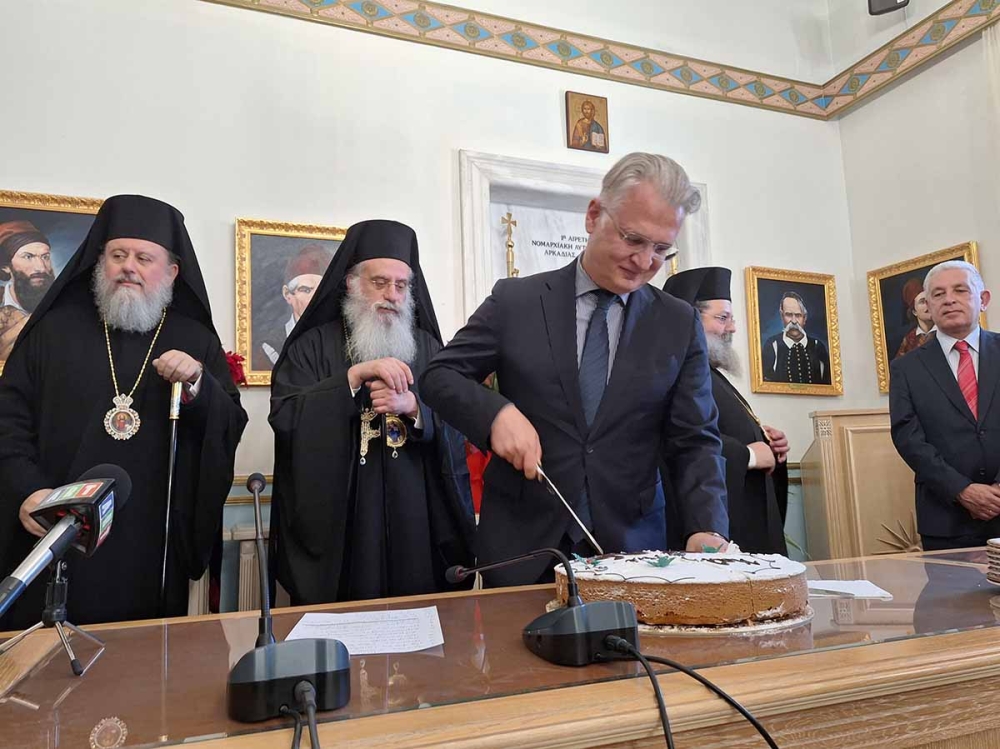 &Mu;&epsilon; &epsilon;&upsilon;&chi;έ&sigmaf; &kappa;&alpha;&iota; &beta;&alpha;&sigma;&iota;&lambda;ό&pi;&iota;&tau;&alpha; &upsilon;&pi;&omicron;&delta;έ&chi;&tau;&eta;&kappa;&epsilon; &tau;&omicron; 2026 &eta; &Pi;&epsilon;&rho;&iota;&phi;έ&rho;&epsilon;&iota;&alpha; &Pi;&epsilon;&lambda;&omicron;&pi;&omicron;&nu;&nu;ή&sigma;&omicron;&upsilon;