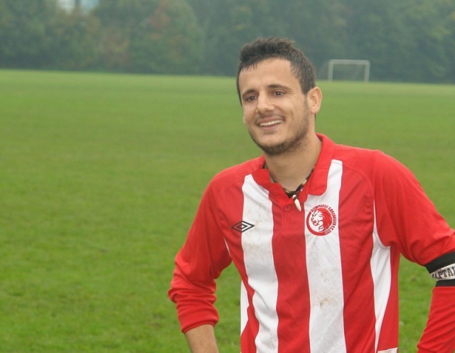 &laquo;&Pi;&Rho;&Omicron;&Sigma;&Omega;&Pi;&Alpha; &delta;ί&pi;&lambda;&alpha; &mu;&alpha;&sigmaf;&raquo;: &Gamma;&iota;ώ&rho;&gamma;&omicron;&sigmaf; &Beta;&epsilon;&zeta;&upsilon;&rho;ά&kappa;&eta;&sigmaf;. 