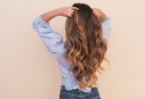 5 tips για να δείχνουν τα λεπτά μαλλιά σου πλούσια, γεμάτα όγκο