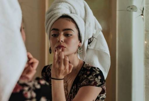 5 beauty tips που θα σε βοηθήσουν να επιβιώσεις στη ζέστη