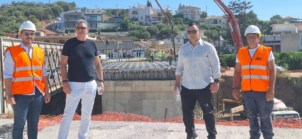 &Alpha;&nu;&alpha;&mu;&mu;έ&nu;&epsilon;&sigmaf; &omicron;&iota; &mu;&eta;&chi;&alpha;&nu;έ&sigmaf; &gamma;&iota;&alpha; &tau;&eta; &gamma;έ&phi;&upsilon;&rho;&alpha; &sigma;&tau;&eta; &Sigma;&kappa;ά&lambda;&alpha;: &Kappa;&alpha;&nu;&omicron;&nu;&iota;&kappa;ά &sigma;&upsilon;&nu;&epsilon;&chi;ί&zeta;&epsilon;&tau;&alpha;&iota; &tau;&omicron; &epsilon;&rho;&gamma;&omicron;&tau;ά&xi;&iota;&omicron; &sigma;&tau;&omicron;&nu; &pi;&omicron;&tau;&alpha;&mu;ό &Epsilon;&upsilon;&rho;ώ&tau;&alpha;