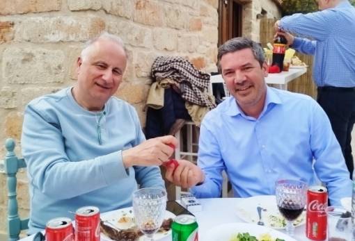 Πάσχα με τσούγκρισμα και «πράσινο» άρωμα στην Ελαφόνησο