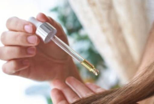 Τα οφέλη που έχει το καστορέλαιο στα μαλλιά μας