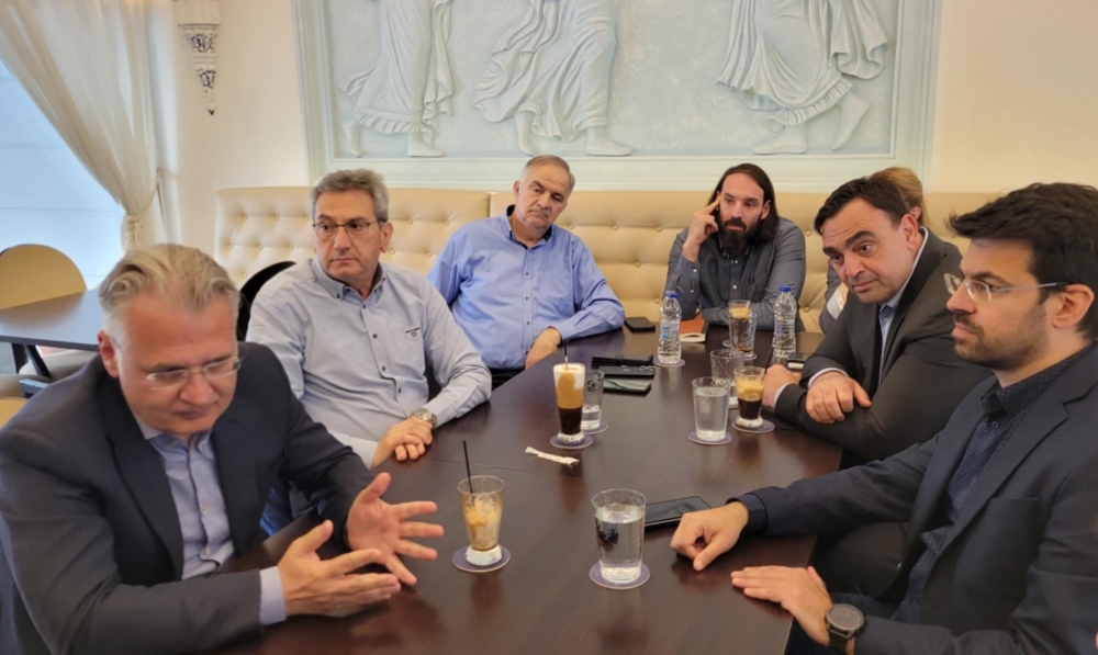 &Alpha;&iota;&sigma;&iota;ό&delta;&omicron;&xi;&omicron;&sigmaf; &kappa;&alpha;&iota; &rho;&epsilon;&alpha;&lambda;&iota;&sigma;&tau;ή&sigmaf; &omicron; &Delta;. &Pi;&tau;&omega;&chi;ό&sigmaf;  &gamma;&iota;&alpha; &tau;&eta; &Lambda;&alpha;&kappa;&omega;&nu;ί&alpha; &sigma;&epsilon; &laquo;&pi;&lambda;&eta;&theta;&omega;&rho;&iota;&kappa;ό&raquo; &kappa;&alpha;&phi;έ &mu;&epsilon; &tau;&alpha; &Mu;&Mu;&Epsilon;